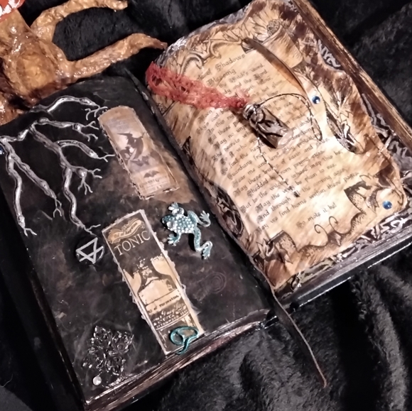 Witches grimoire -protection spell bottle - Picture 1 of 5